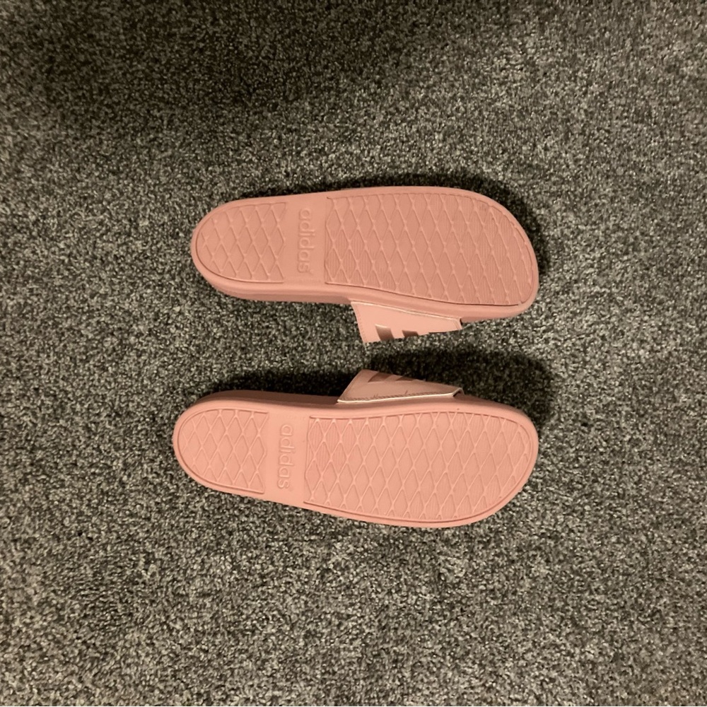 WOMEN’S ADIDAS FLIP FLOPS 

US/ 8

PINK 

LIKE NEW